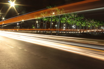 Fototapeta na wymiar Traffic in Brasília at night