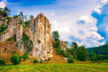 Burgfels bei Dollnstein im Altmühltal, Bayern