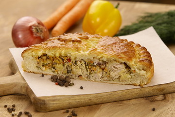 Pie with turkey and vegetables