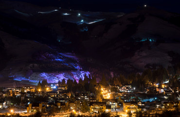 Obraz premium Vista del Centro de Ski en San Carlos de Bariloche, Patagonia, Argentina. Cerro Catedral. 