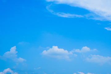 Naklejka na ściany i meble 【写真素材】 青空　空　雲　夏の空　背景　背景素材　7月　コピースペース