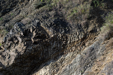 Montaña rocosa, rocas en montaña al amanecer