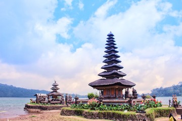 Fototapeta na wymiar Pura Ulun Danu Beratan Bali, Indonesia