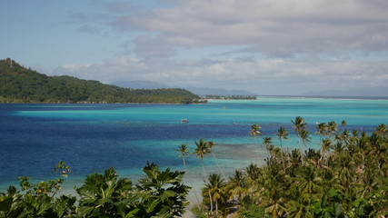 Fototapeta na wymiar Blue ocean waters of the south Pacific and Bora Bora