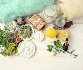 Obraz na płótnie Canvas Eco friendly products for cleaning and care. DIY ingredients - essential oil, salt, bath soap, baking and washing soda, vinegar, lemon, lavender, flower. zero waste detergent. spa wellness background