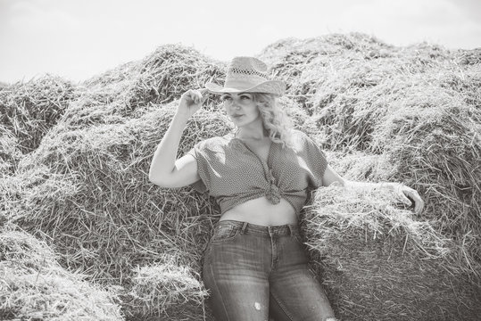 A Woman Of Plus Size, American  Country Style, Enjoying Life, Lady With Excess Weight, Stylishly Dressed In Straw Hat Denim Pants And Polka Dot Shirt. Natural Beauty