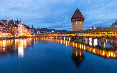 Fototapeta premium Old wooden architecture called Chapel Bridge in Luzern or Lucerne, Switzerland during sunset and twilight