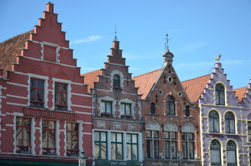 Obraz premium Grand Place de Bruges - maisons à pignons étagés typiques
