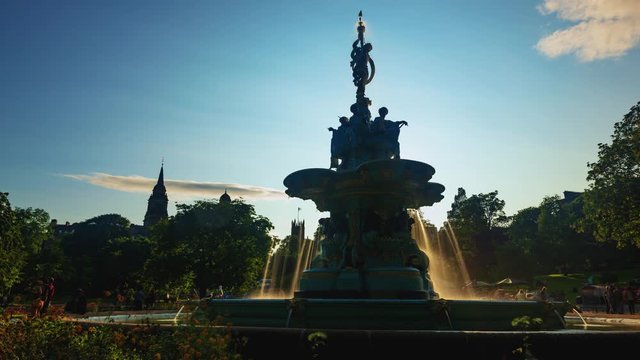 Time lapse view of the fountain in Princes garden in Edimburgh (Scotland)