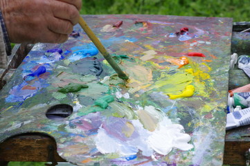 Drawing with oil paints on the nature. Palette