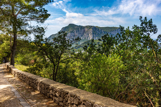 Italy, Capri, path leading to Villa Jovis