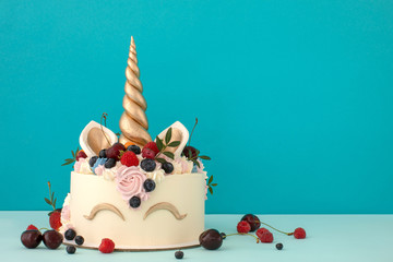 Gourmet unicorn cake with pink and purple buttercream © demphoto