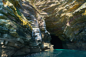 Grotte von Morgat an Atlantikküste der Bretagne