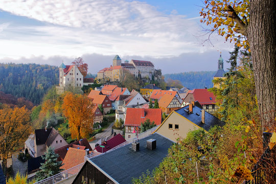 Hohnstein Burg in der S&auml;chsischen Schweiz im Herbst - Hohnstein castle  in Elbe sandstone mountains