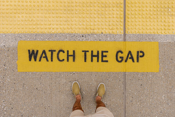 Top view gap warning sign