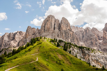 Grödner Joch, Sellagruppe, Sellastock, Sellamassiv, Dolomiten, Passhöhe, Wanderweg, Südtirol, Trentino, Sommer, Italien