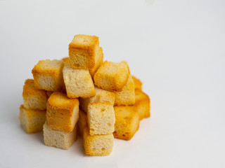 Picatostes de pan tostados