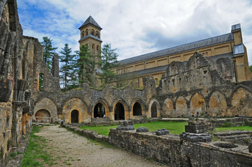 Orval, le rovine dell'antica Abbazia trappista - Belgio	