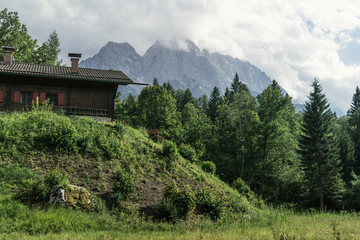 Hütte und Berg