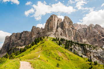 Grödner Joch, Sellagruppe, Sellastock, Sellamassiv, Dolomiten, Passhöhe, Wanderweg, Südtirol, Trentino, Sommer, Italien