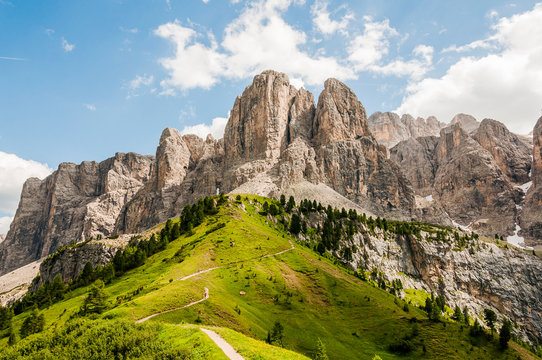 Gr&ouml;dner Joch, Sellagruppe, Sellastock, Sellamassiv, Dolomiten, Passh&ouml;he, Wanderweg, Klimawandel, S&uuml;dtirol, Trentino, Sommer, Italien