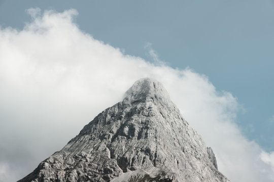 Berg und Wolken