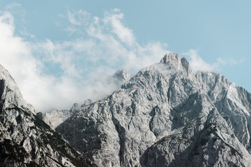 Berg und Wolken