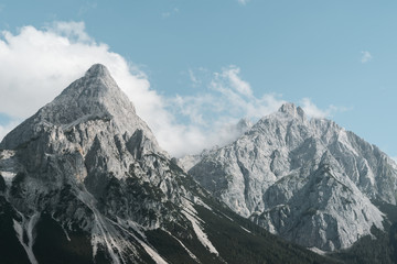Berg und Wolken