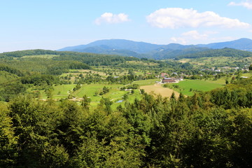 Grüne Landschaft Kandern Golfplatz Hochblauen blauer Himmel mit Wolken