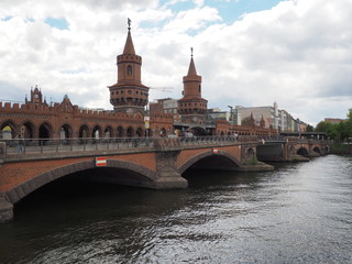Obraz premium Oberbaum Bridge over River Spree in Berlin City, Germany