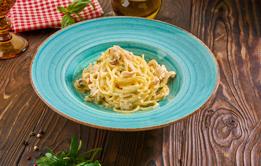 Fresh spaghetti with creamy sauce and seafood