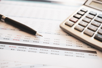 close up image of a budgeting spreadsheet - obrazy, fototapety, plakaty