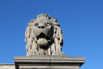 statue of lion