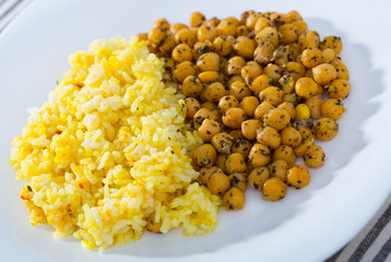 Spicy chickpeas with boiled rice