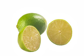 Citrons vert, tranché et entier