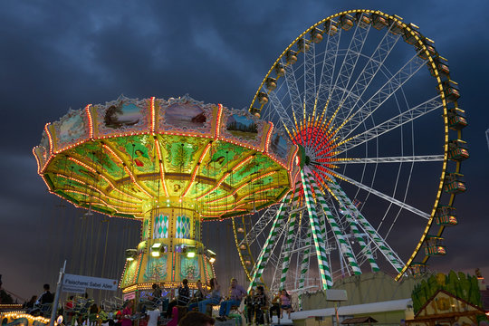 Karussell Kettenkarussell Amusement