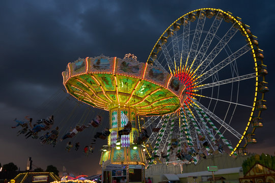 Karussell Kettenkarussell Amusement
