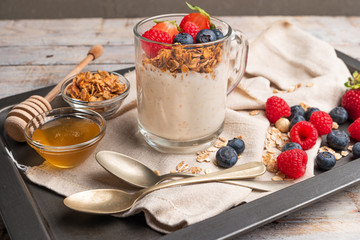 Breakfast parfait with homemade granola, fresh fruits and yogurt