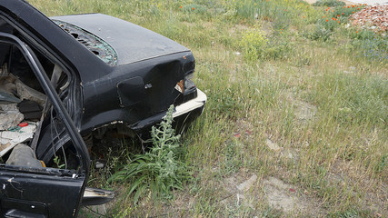 old crashed car, accident-damaged old cars,
