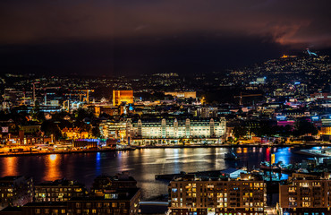 Fototapeta premium Nocny widok na Oslo stolicę Norwegii