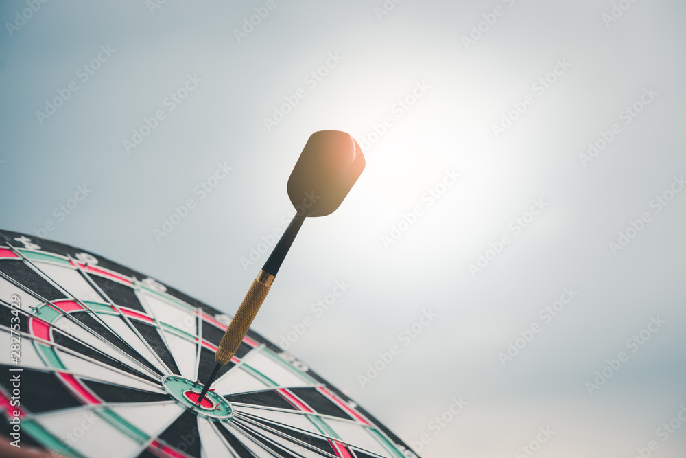 Aufkleber bullseye is a target of business. dart is an opportunity and dartboard is the target and goal. so bo