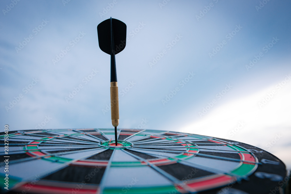 Aufkleber bullseye is a target of business. dart is an opportunity and dartboard is the target and goal. so bo