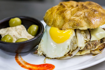 Hamburguer with eggs