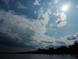 Obraz premium Lakeside sky