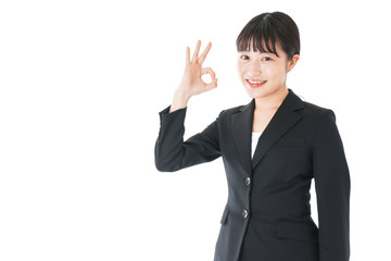 OKサインをするスーツを着たビジネスウーマン