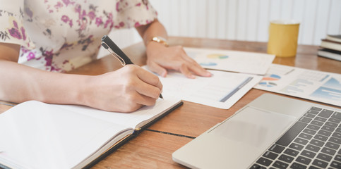 Cropped view of businesswoman briefing her strategy