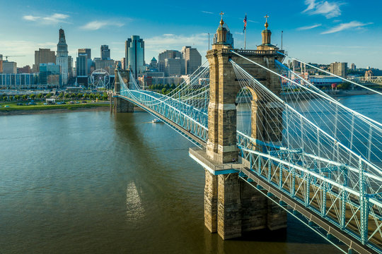 Panoramic view of Cincinnati downtown with the historic Roebling suspension bridge over the Ohio river