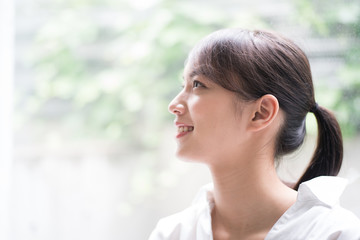リラックスしている女性