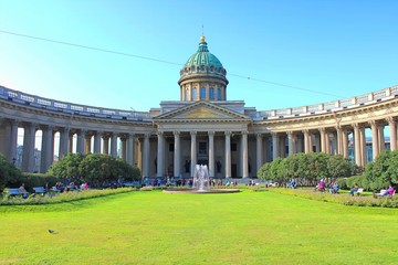 Obraz premium panoramic view of Kazan Cathedral and fountain in St. Petersburg