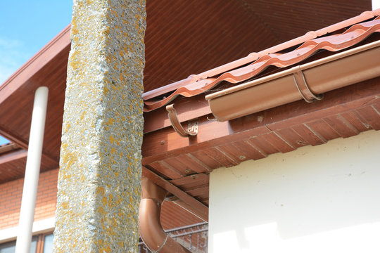 Repair house raing gutter pipeline